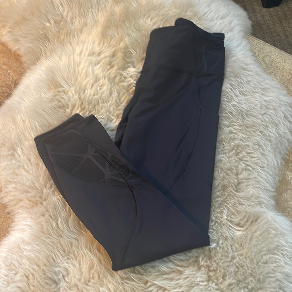 Lululemon Women’s Mid-Rise Lace Design Legging. Black Size 8.